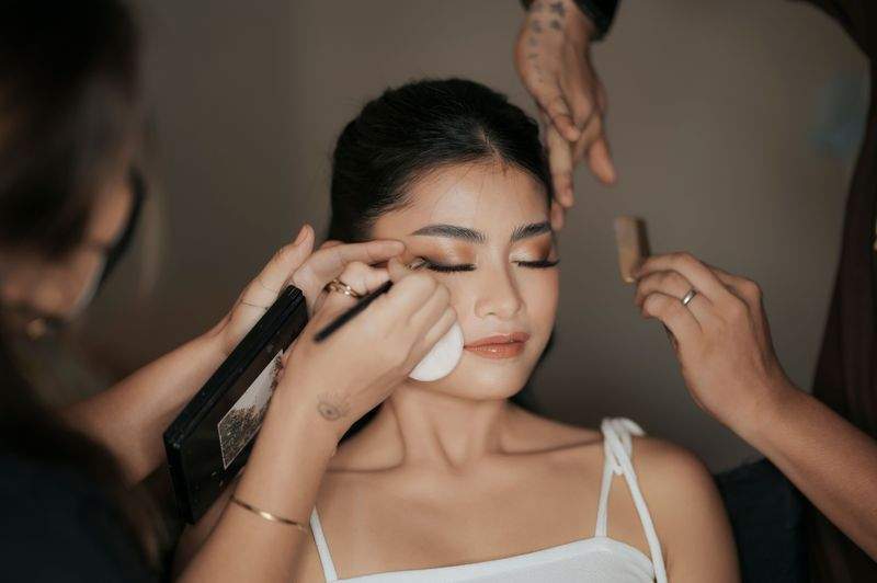 Cómo preparar tu piel antes de una sesión de maquillaje profesional